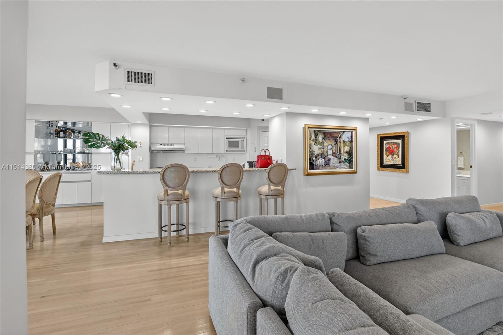 Aventura, Florida, 33180, United States, 3 Bedrooms Bedrooms, ,3 BathroomsBathrooms,Residential,For Sale,1994376