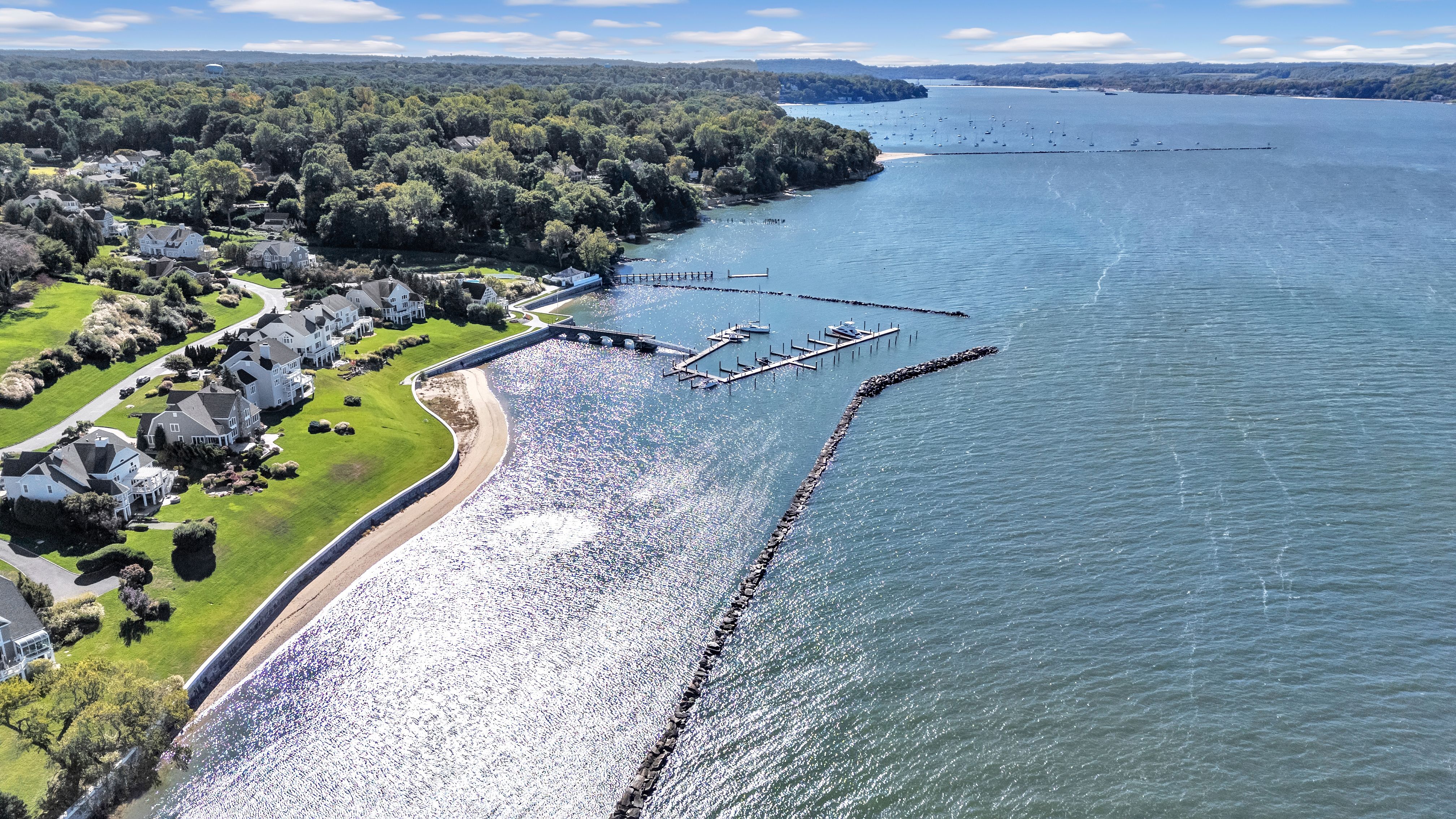  40 Pembroke Drive, Glen Cove, NY, 11542 - 物件實景