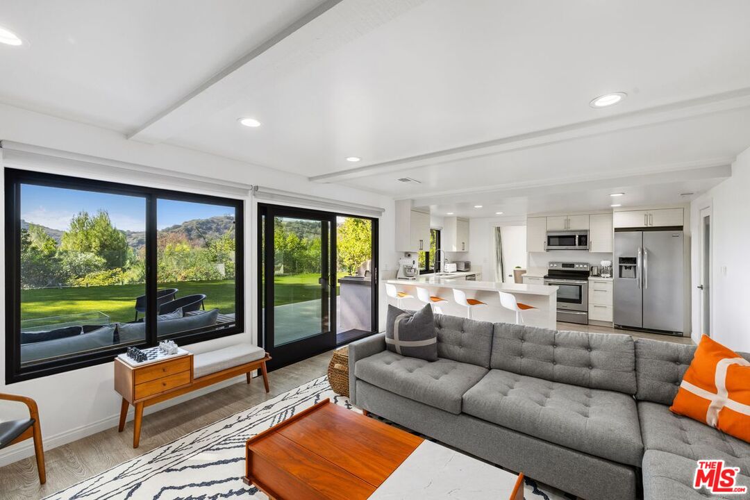 Los Angeles, California, 90077, United States, 5 Bedrooms Bedrooms, ,1 BathroomBathrooms,Residential,For Sale,1987970