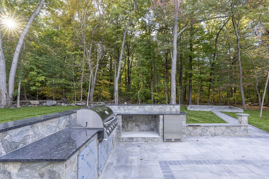 Bedford, Massachusetts, 01730, United States, 4 Bedrooms Bedrooms, ,5 BathroomsBathrooms,Residential,For Sale,1989908