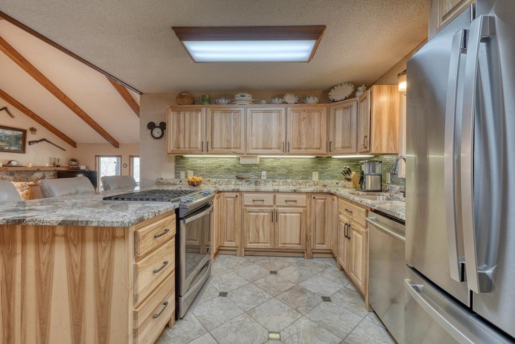 Hayesville, North Carolina, 28904, United States, 3 Bedrooms Bedrooms, ,4 BathroomsBathrooms,Residential,For Sale,1758410