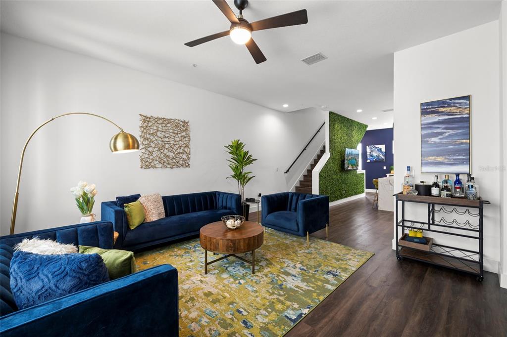 St Petersburg, Florida, 33701, United States, 2 Bedrooms Bedrooms, ,3 BathroomsBathrooms,Residential,For Sale,1994589