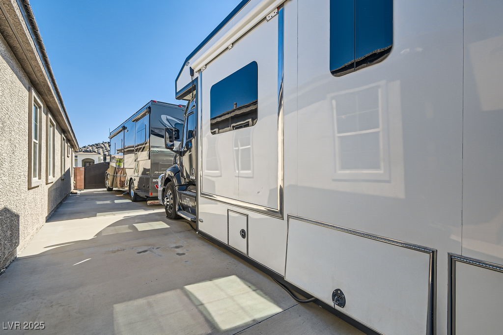 Henderson, Nevada, 89015, United States, 6 Bedrooms Bedrooms, ,1 BathroomBathrooms,Residential,For Sale,1986508