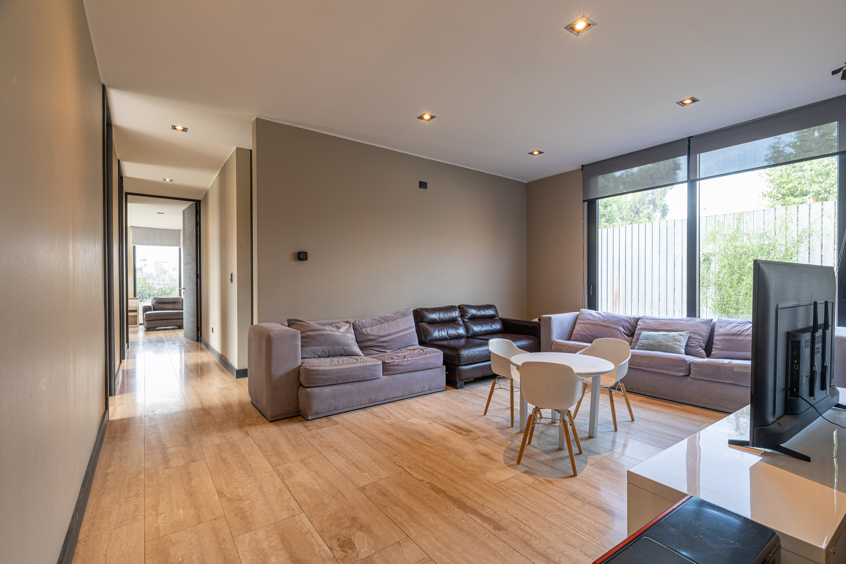 Modern 4-Bedroom Home in Las Brisas Gated Community - 物件實景