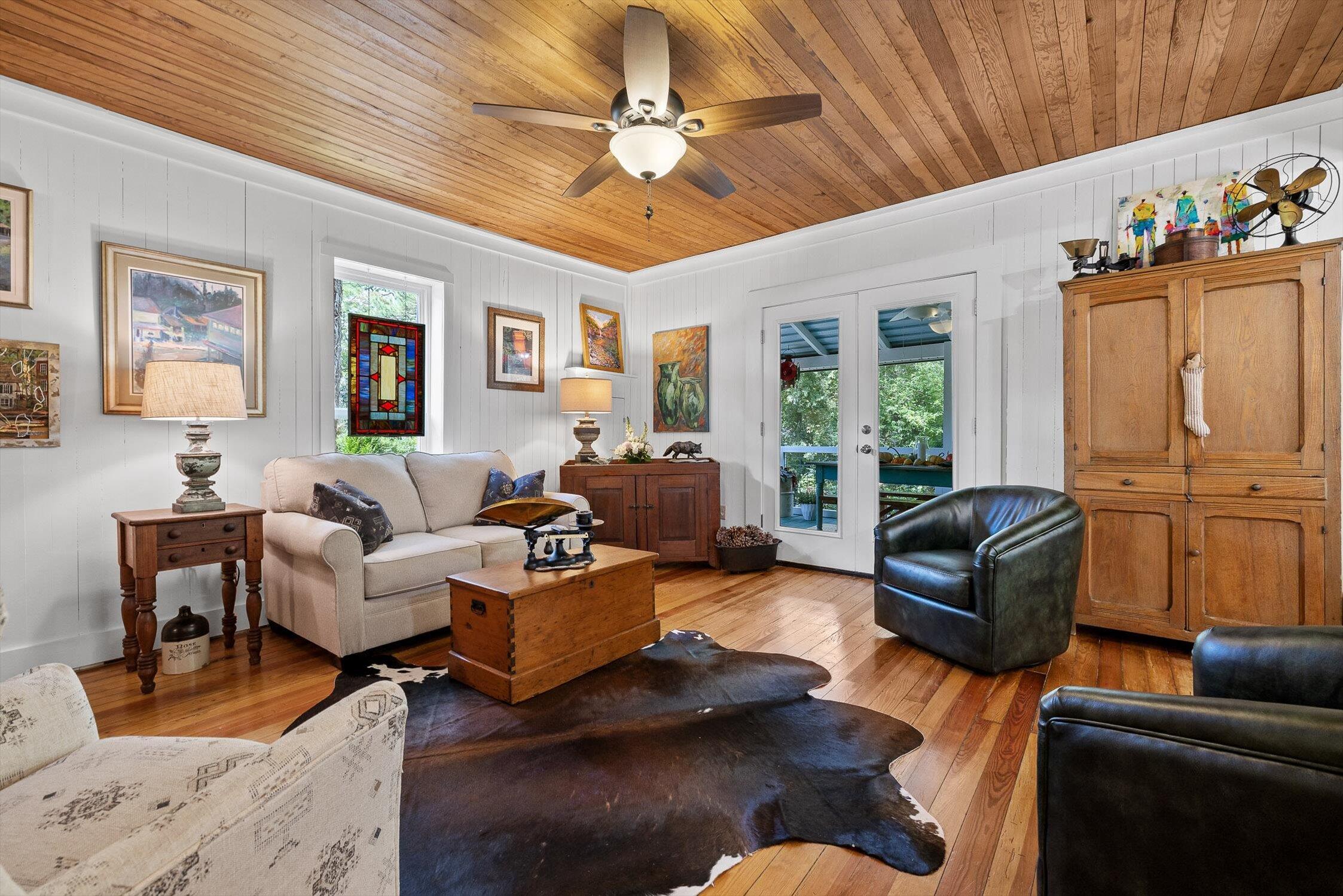 Mentone, Alabama, 35984, United States, 3 Bedrooms Bedrooms, ,2 BathroomsBathrooms,Residential,For Sale,1973723