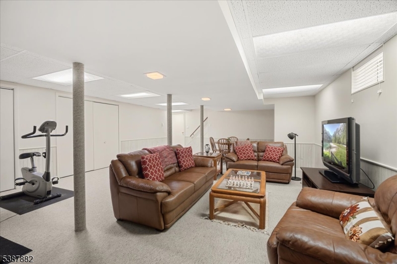 Clinton Twp., New Jersey, 08801, United States, 4 Bedrooms Bedrooms, ,3 BathroomsBathrooms,Residential,For Sale,1988137