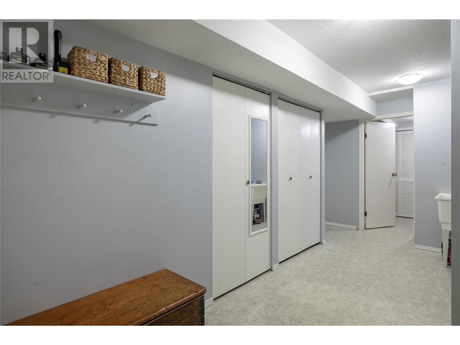 SPALLUMCHEEN, British Columbia, V4Y 0S8, CA, 5 Bedrooms Bedrooms, ,2 BathroomsBathrooms,Residential,For Sale,1950720
