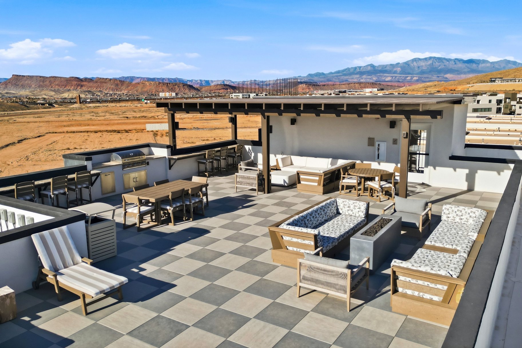  Top-Floor Desert Color Retreat With Lagoon Access & Views - 物件實景