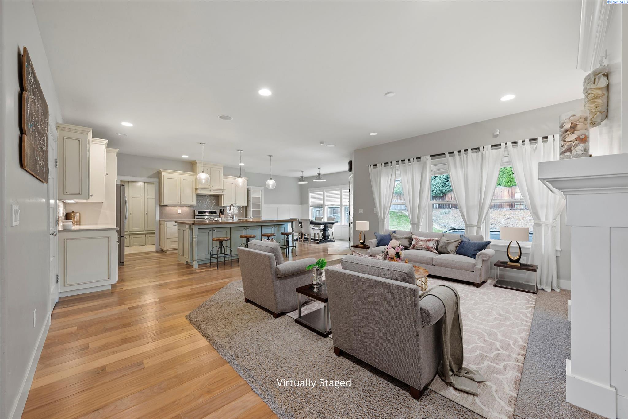 Richland, Washington, 99352, United States, 5 Bedrooms Bedrooms, ,3 BathroomsBathrooms,Residential,For Sale,1987518