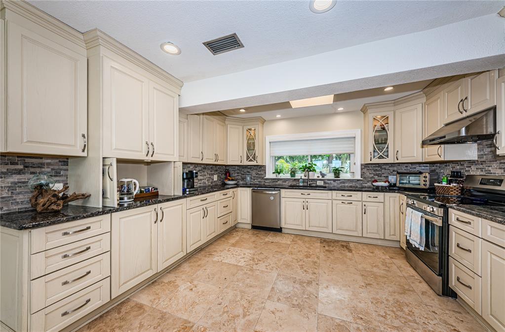 St Petersburg, Florida, 33710, United States, 4 Bedrooms Bedrooms, ,4 BathroomsBathrooms,Residential,For Sale,1826859