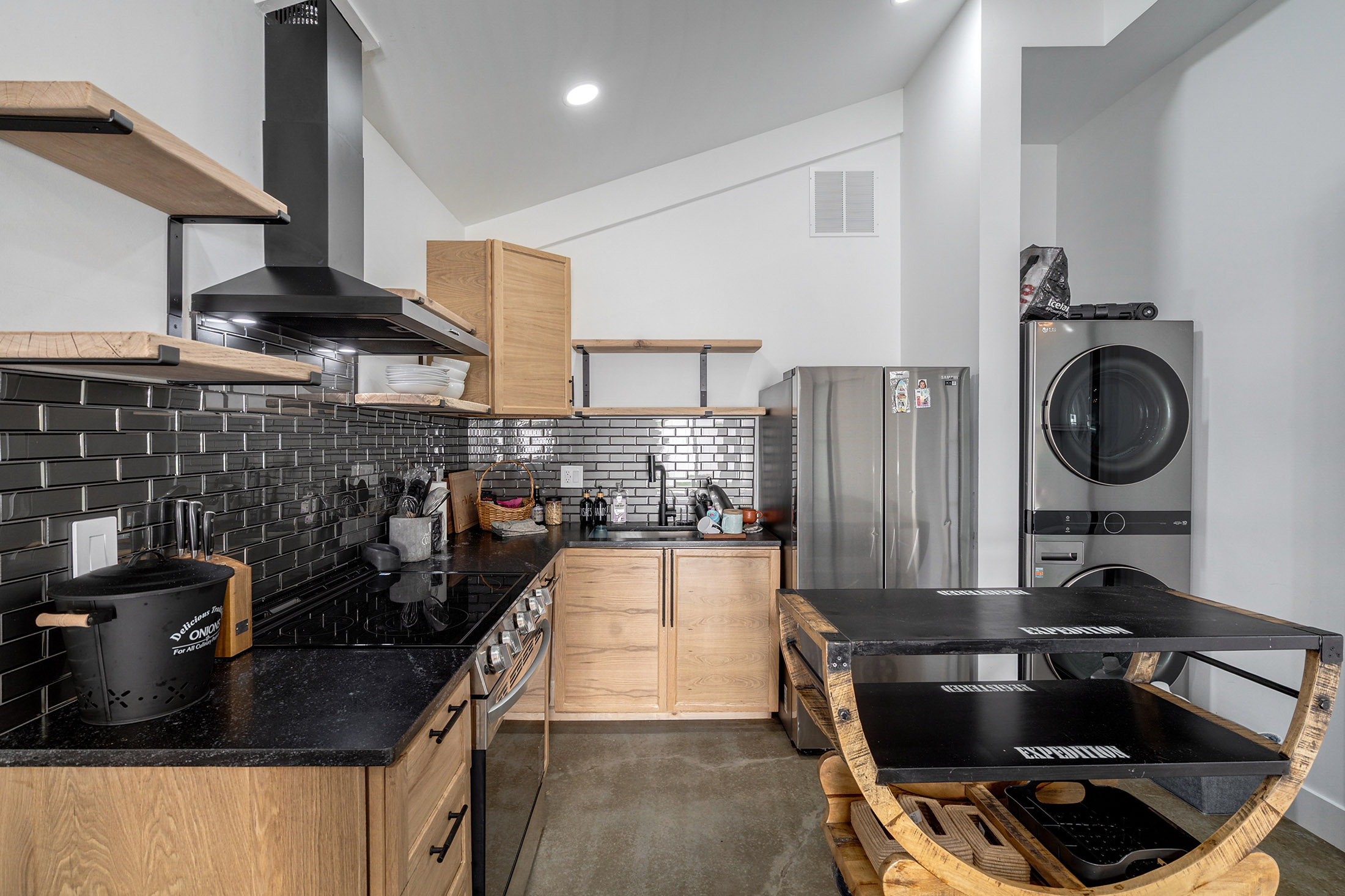  Fully Renovated Estate Blends Luxury, Flexibility & Resort-Style Living - 物件實景