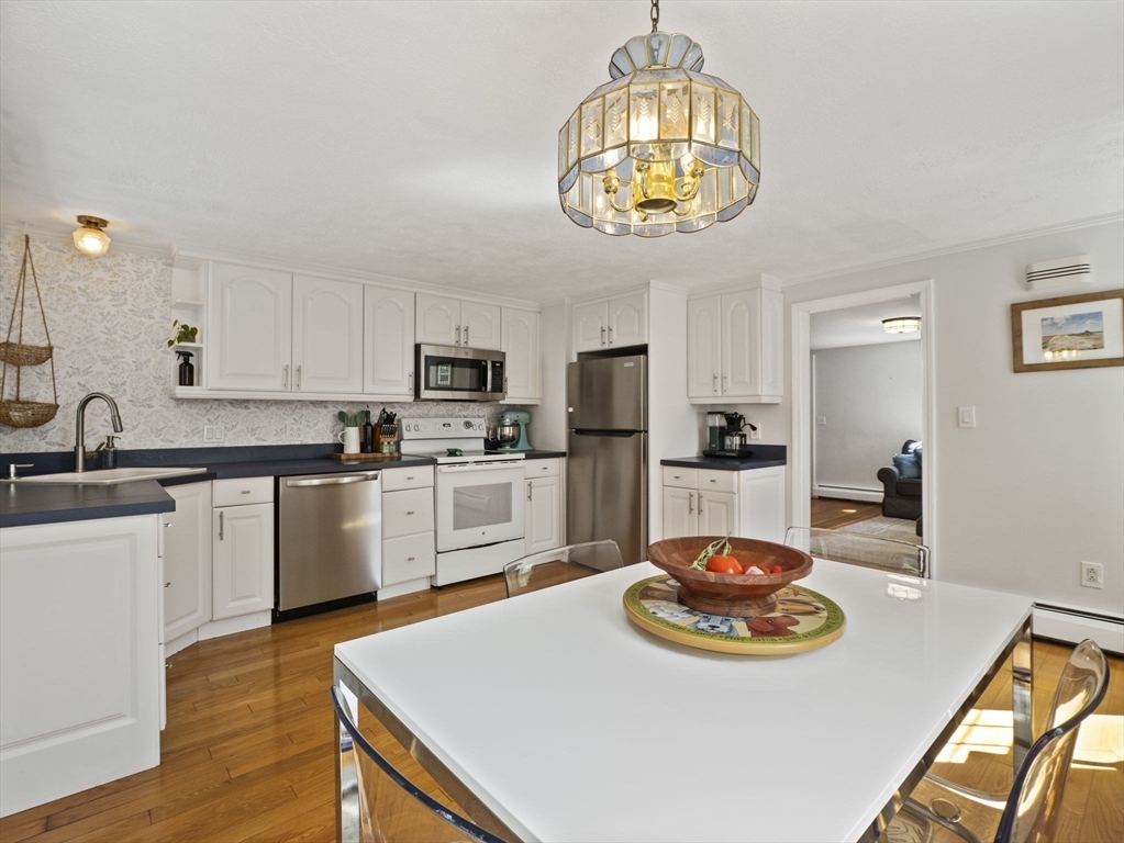 Peabody, Massachusetts, 01960, United States, 2 Bedrooms Bedrooms, ,1 BathroomBathrooms,Residential,For Sale,1930941