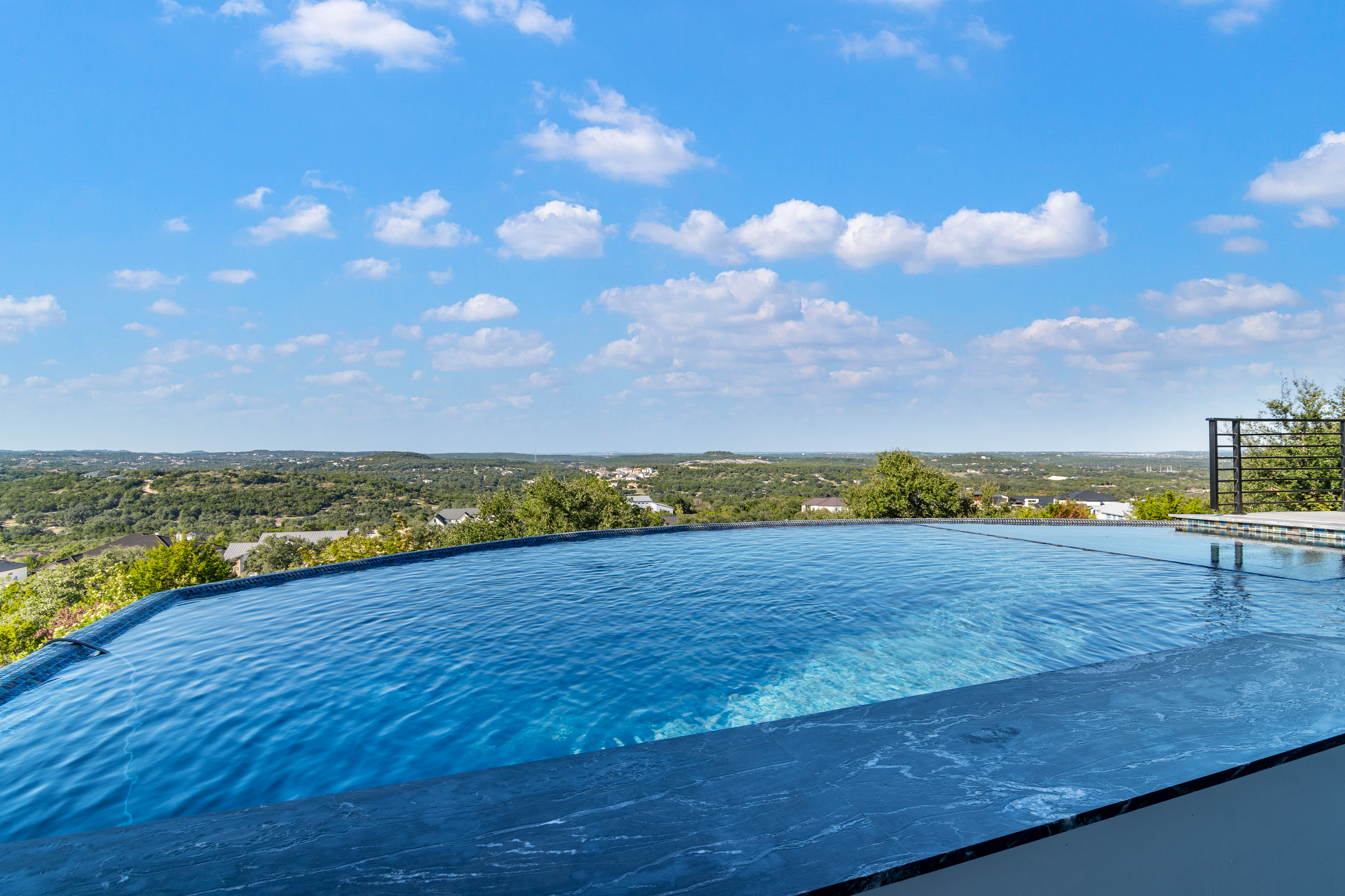  Panoramic Views and Luxury Living - 物件實景