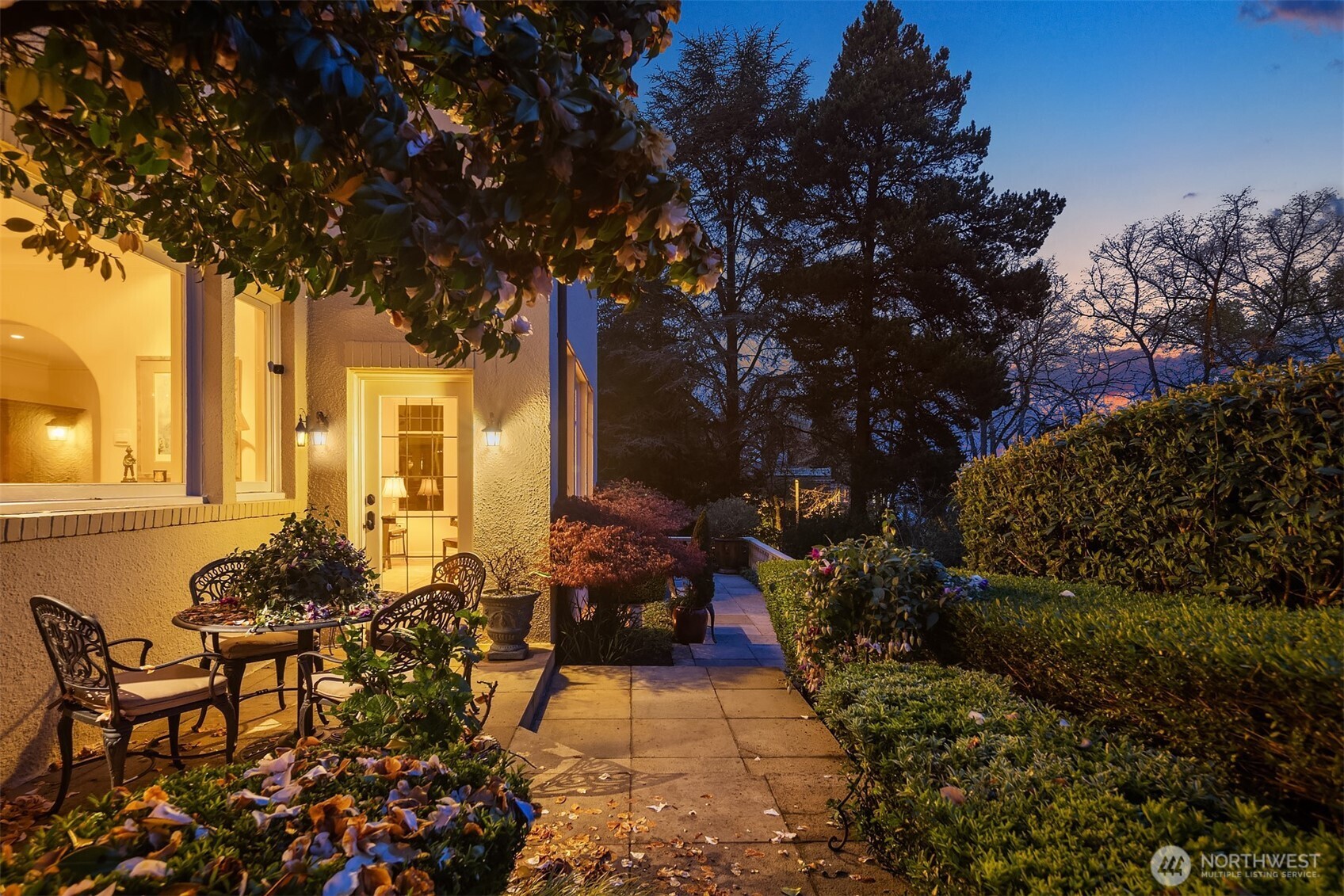 Seattle, Washington, 98112, United States, 4 Bedrooms Bedrooms, ,3 BathroomsBathrooms,Residential,For Sale,1770318