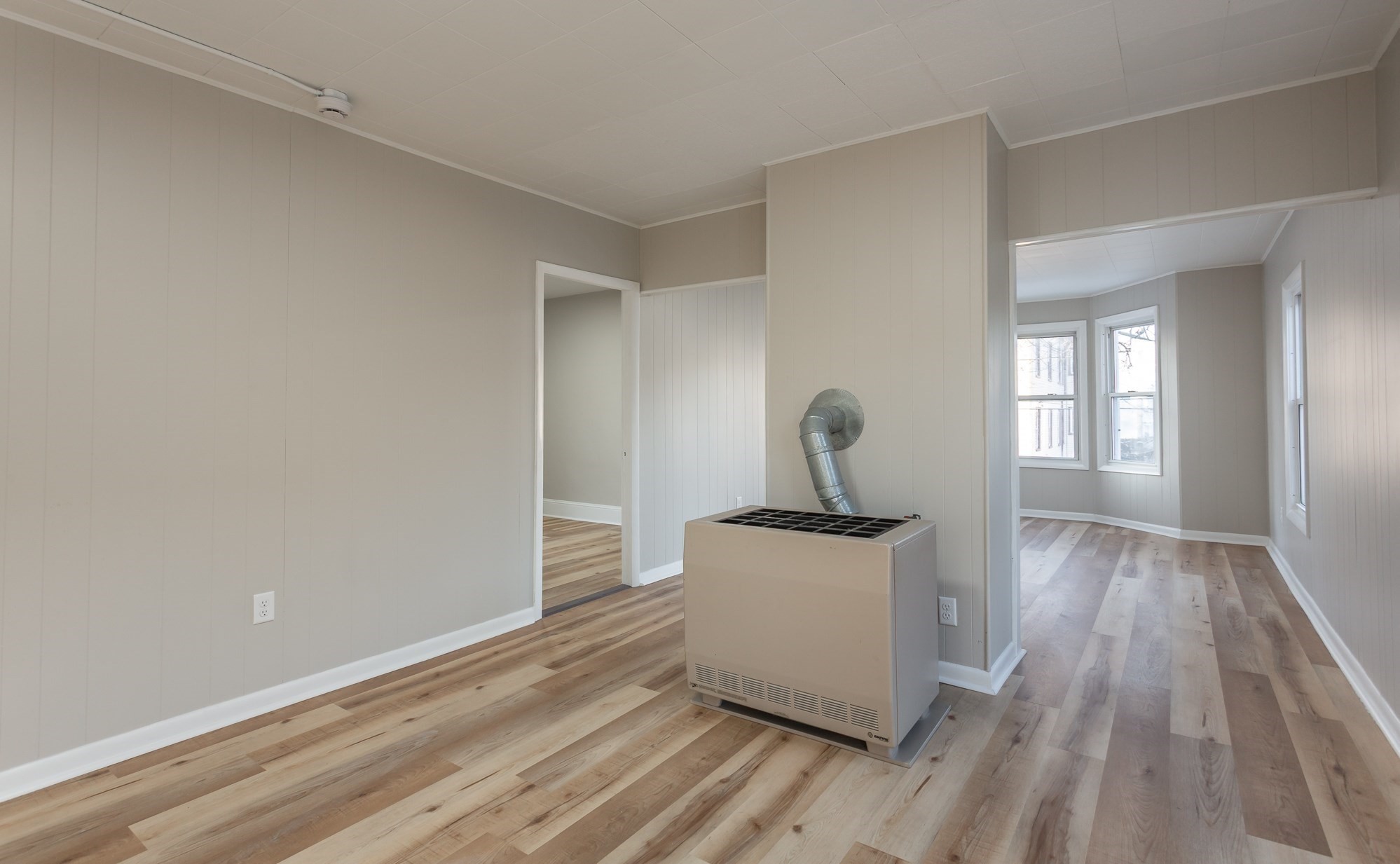 New Bedford, Massachusetts, 02744, United States, 7 Bedrooms Bedrooms, ,2 BathroomsBathrooms,Residential,For Sale,2012325