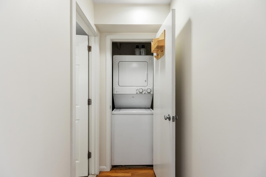 Marblehead, Massachusetts, 01945, United States, 2 Bedrooms Bedrooms, ,2 BathroomsBathrooms,Residential,For Sale,1895462