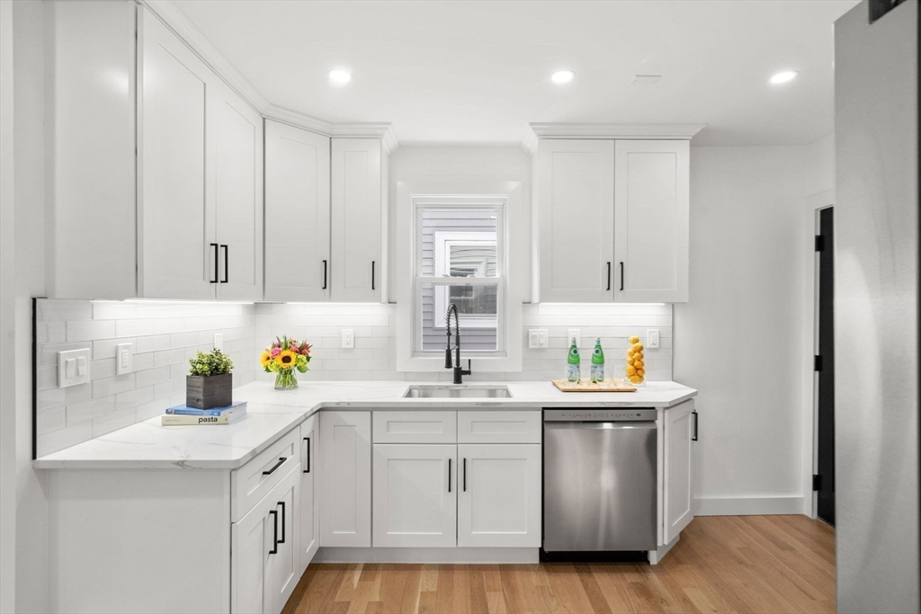 Somerville, Massachusetts, 02143, United States, 2 Bedrooms Bedrooms, ,2 BathroomsBathrooms,Residential,For Sale,1906626