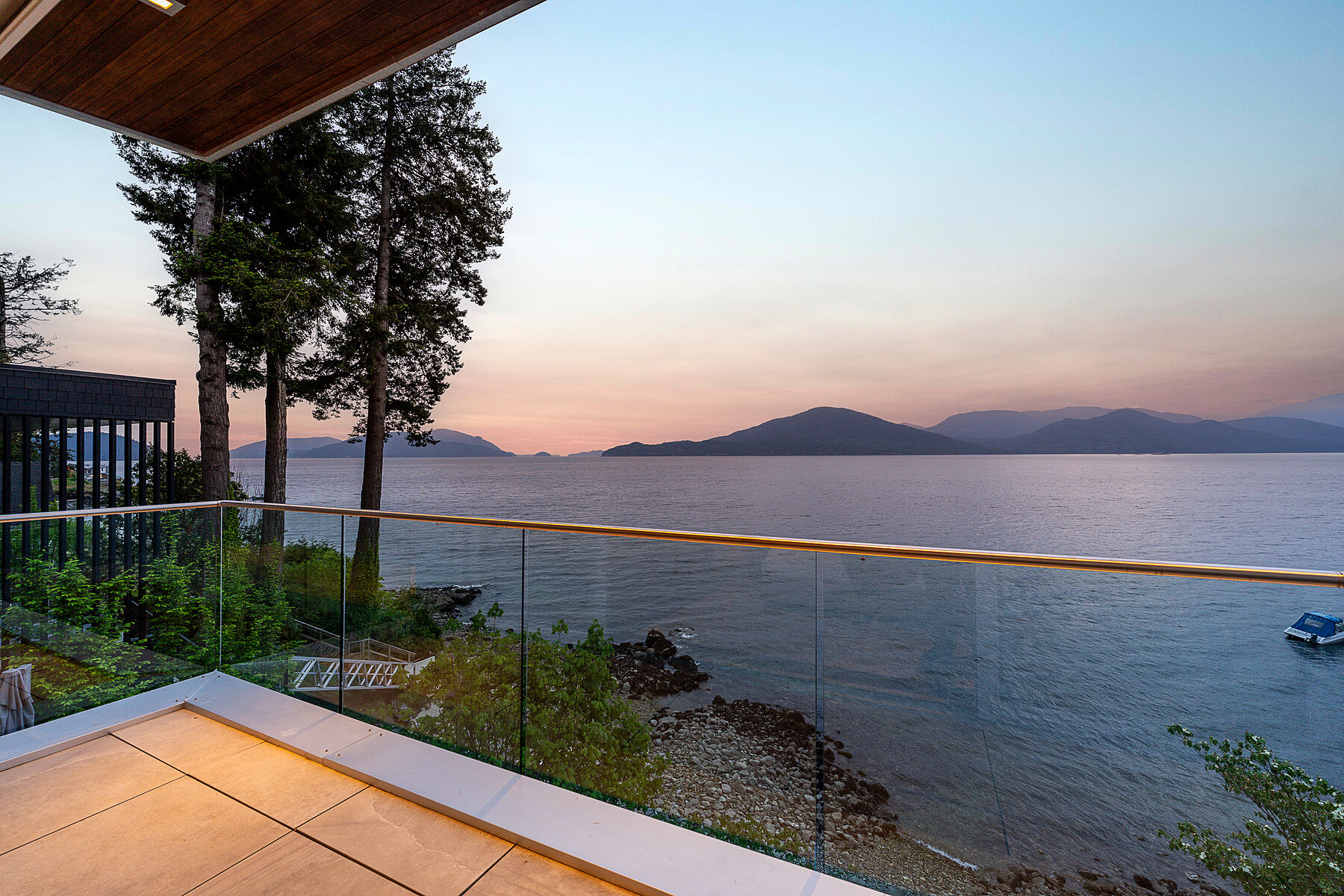  Amazing Waterfront Property - 物件實景
