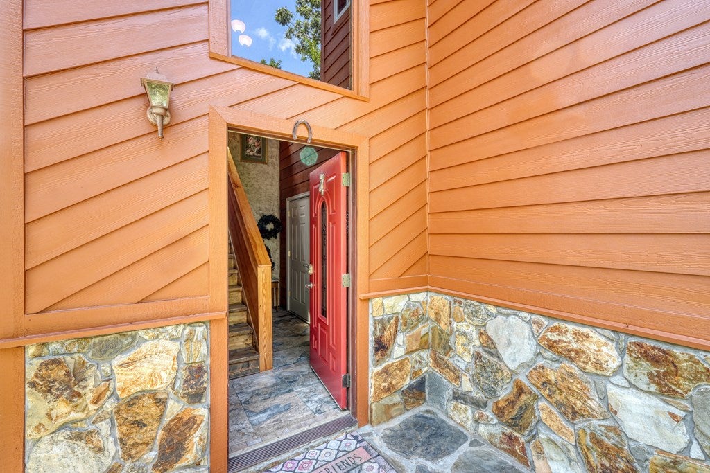 Hayesville, North Carolina, 28904, United States, 3 Bedrooms Bedrooms, ,4 BathroomsBathrooms,Residential,For Sale,1919513
