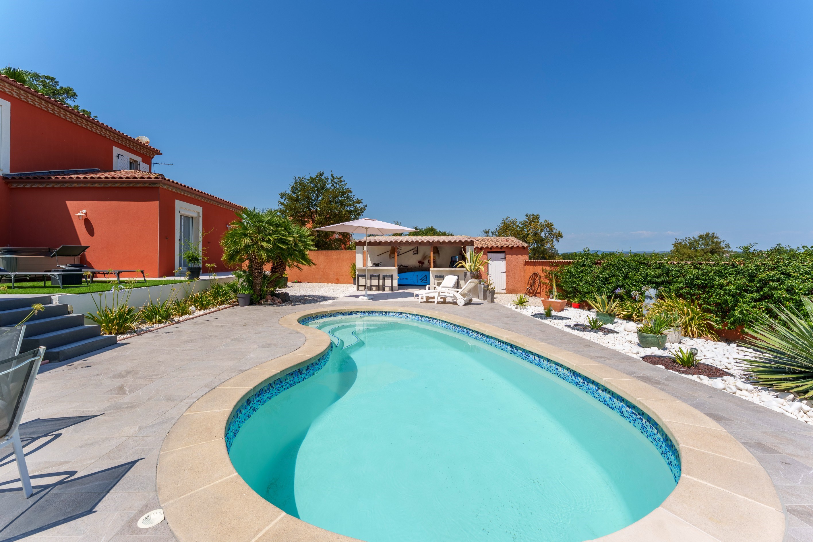  LIGHT-FILLED VILLA WITH POOL AND VINEYARD VIEWS - 物件實景