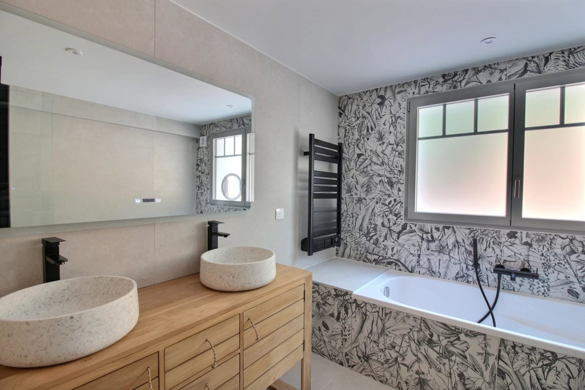 Arcachon, New Aquitaine, 33120, FR, 4 Bedrooms Bedrooms, ,Residential,For Sale,1995538