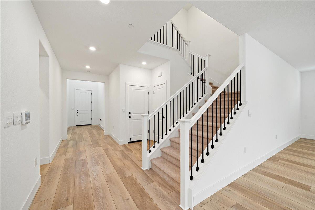 Roseville, California, 95747, United States, 5 Bedrooms Bedrooms, ,4 BathroomsBathrooms,Residential,For Sale,1998705