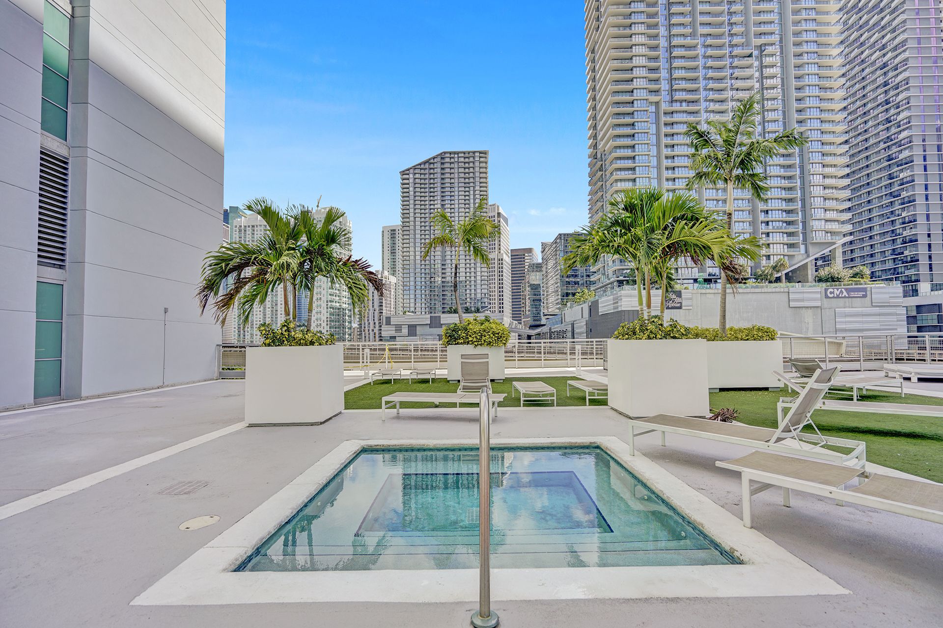  690 SW 1st Ct, Miami, FL, 33130 - 物件實景