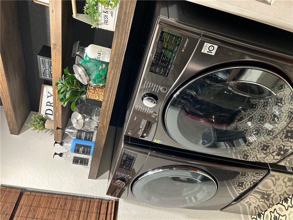 Bryan, Texas, 77802, United States, 3 Bedrooms Bedrooms, ,2 BathroomsBathrooms,Residential,For Sale,1975347