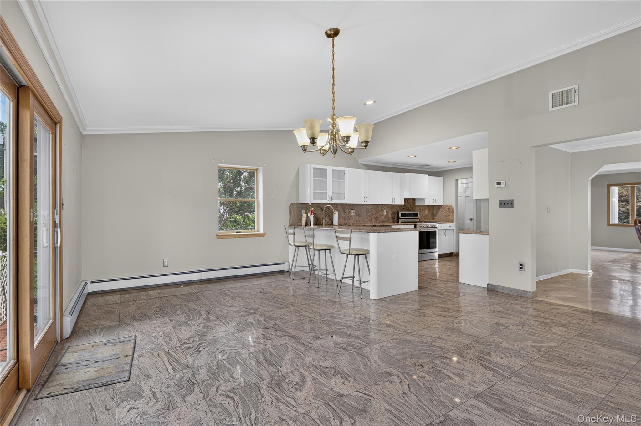  146 Longwood Avenue, Westbury, NY, 11590 - 物件實景