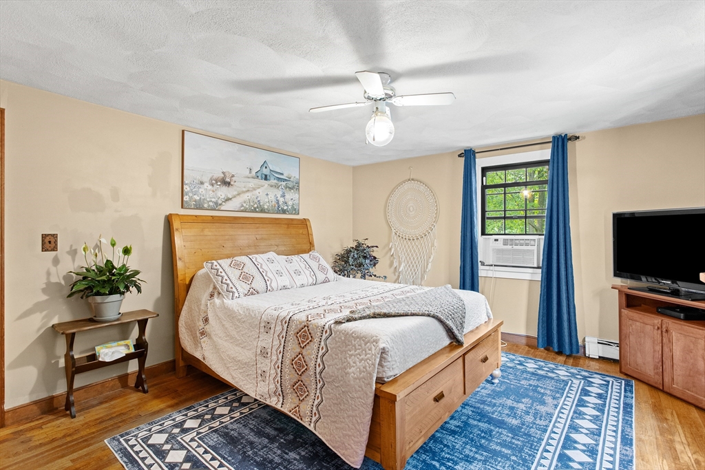 Waltham, Massachusetts, 02451, United States, 4 Bedrooms Bedrooms, ,2 BathroomsBathrooms,Residential,For Sale,1914074