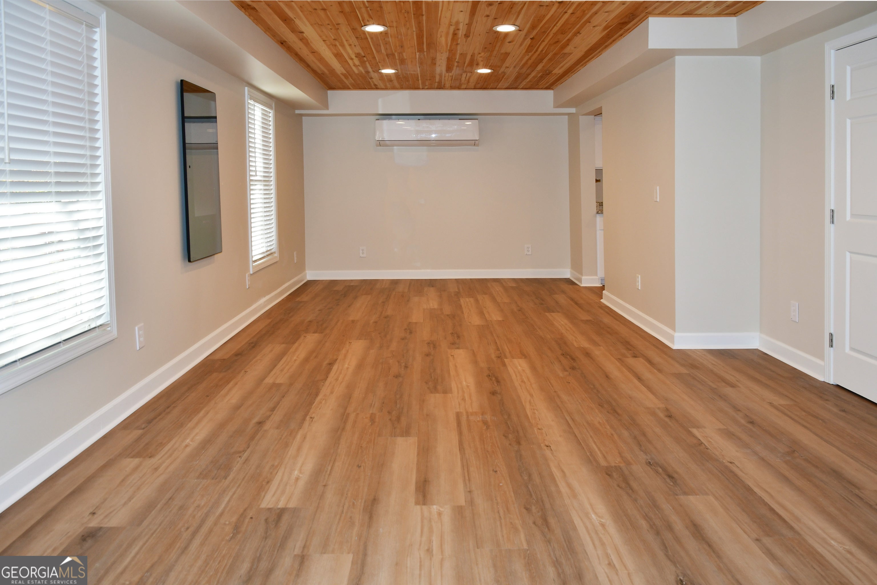 Hoschton, Georgia, 30548, United States, 5 Bedrooms Bedrooms, ,4 BathroomsBathrooms,Residential,For Sale,1992517