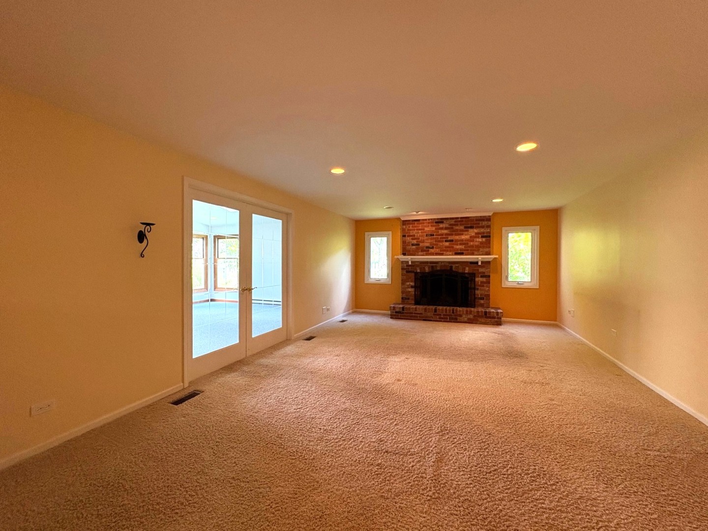 Naperville, Illinois, 60563, United States, 4 Bedrooms Bedrooms, ,3 BathroomsBathrooms,Residential,For Sale,1961191