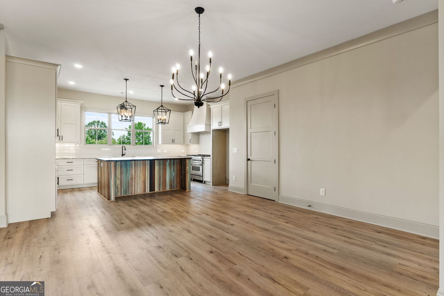 Barnesville, Georgia, 30204, United States, 4 Bedrooms Bedrooms, ,4 BathroomsBathrooms,Residential,For Sale,1859090