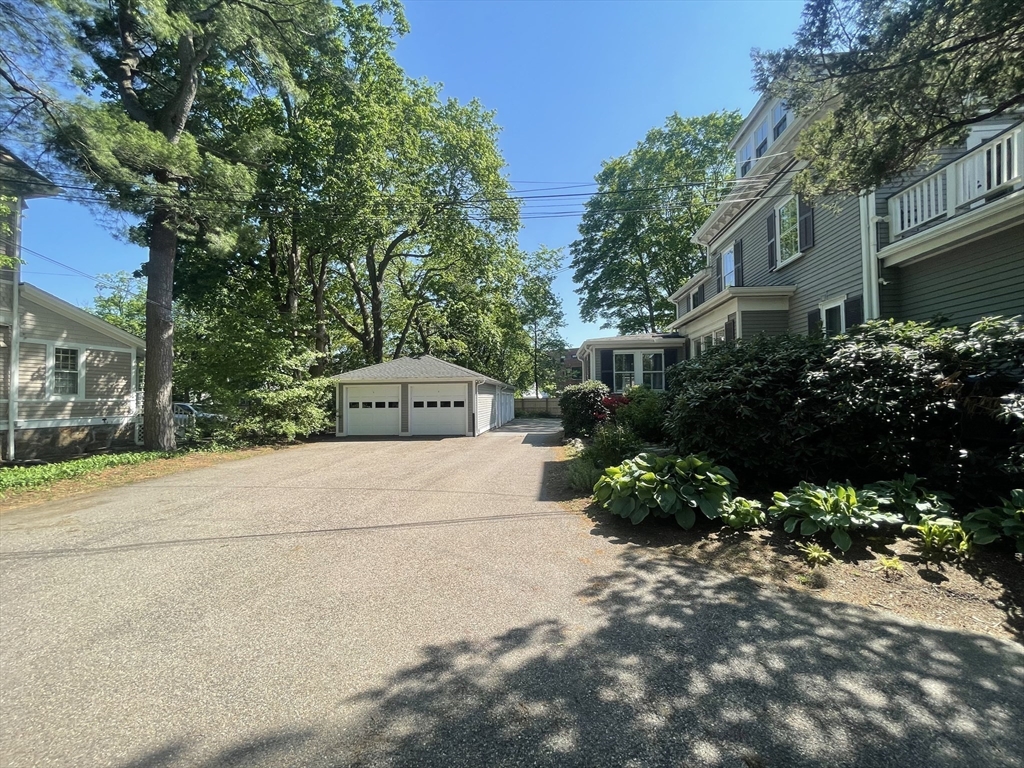 Newton, Massachusetts, 02459, United States, 2 Bedrooms Bedrooms, ,2 BathroomsBathrooms,Residential,For Sale,1817599