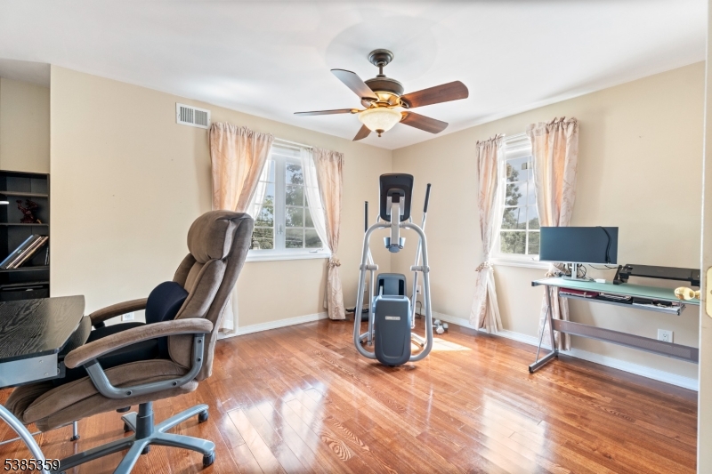 Wayne Twp., New Jersey, 07470, United States, 5 Bedrooms Bedrooms, ,3 BathroomsBathrooms,Residential,For Sale,1947958