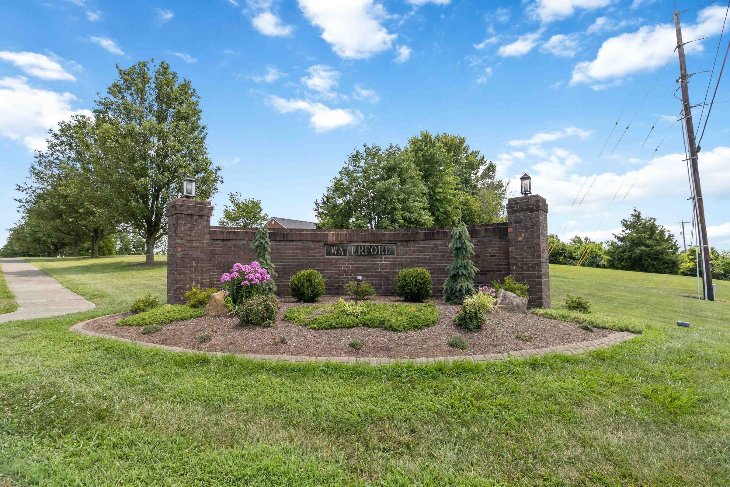Richmond, Kentucky, 40475, United States, 4 Bedrooms Bedrooms, ,4 BathroomsBathrooms,Residential,For Sale,1910614