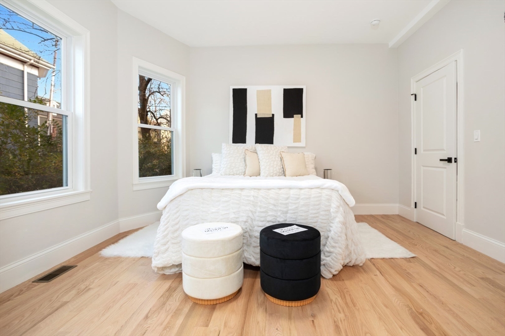56 Putnam, 1, Somerville, Massachusetts, 02143, United States, 5 Bedrooms Bedrooms, ,3 BathroomsBathrooms,Residential,For Sale,56 Putnam , 1,1661296