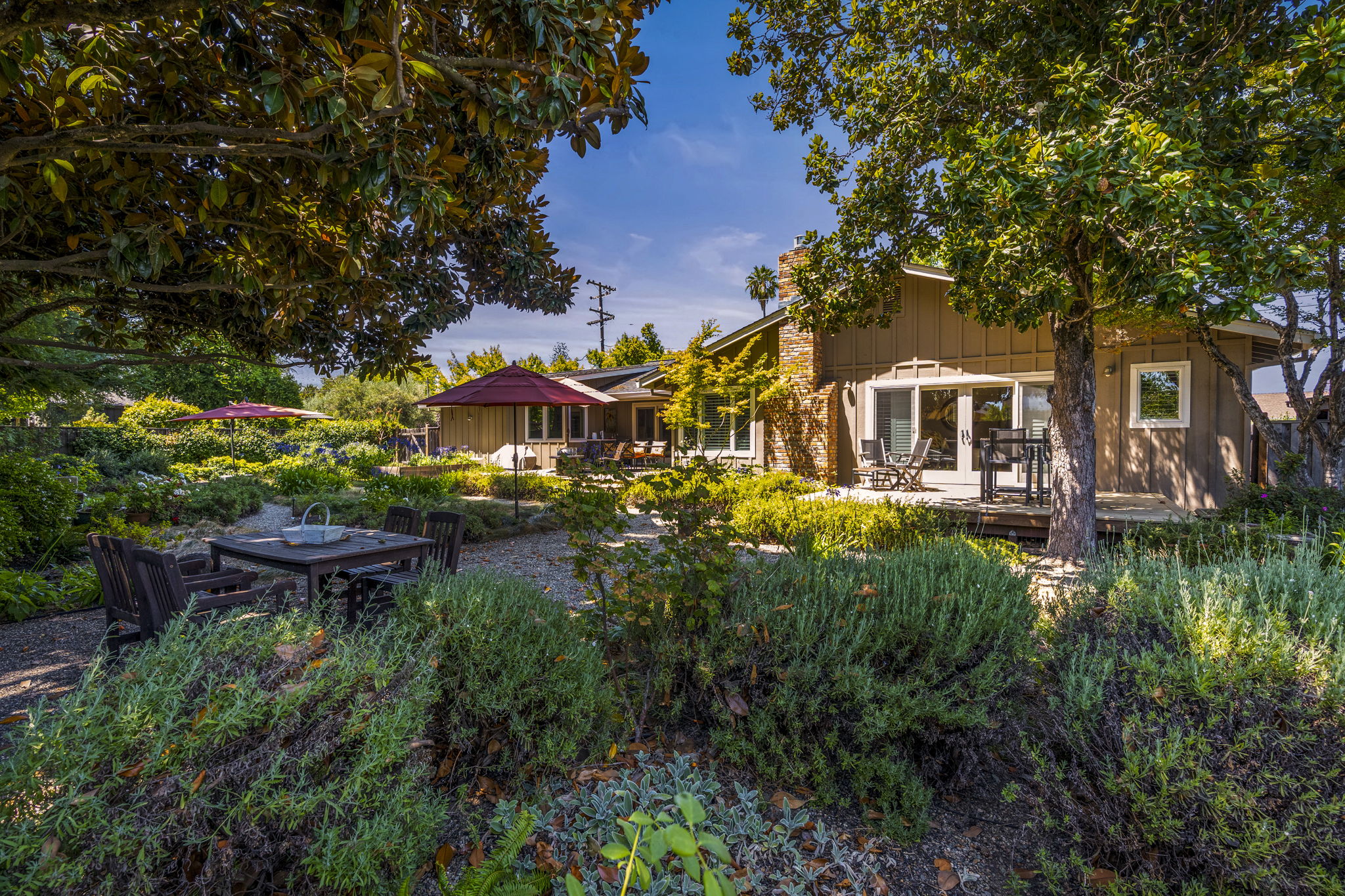  1597 Sulphur Springs Ave - 物件實景