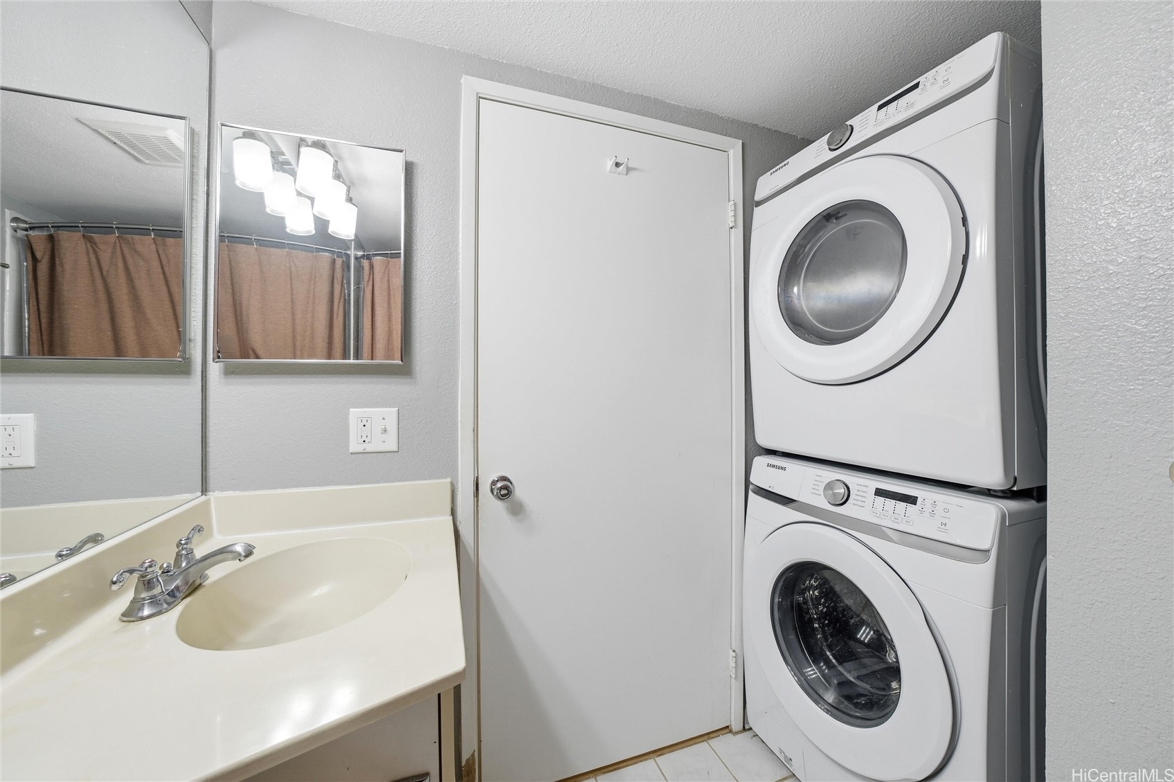 Waipahu, Hawaii, 96797, United States, 2 Bedrooms Bedrooms, ,2 BathroomsBathrooms,Residential,For Sale,1988168