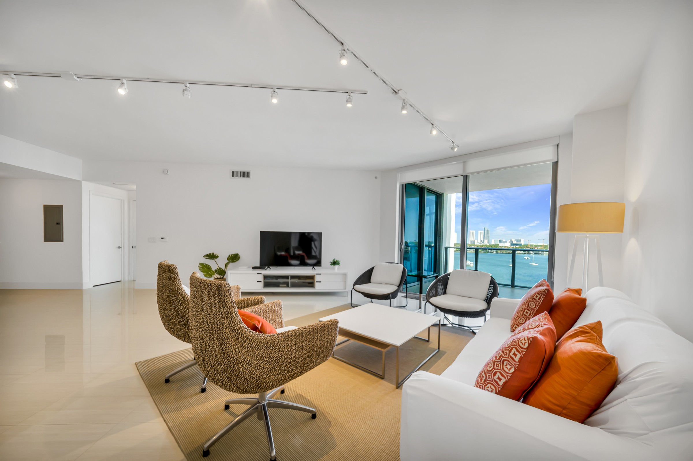  17301 Biscayne Blvd, North Miami Beach, FL, 33160 - 物件實景
