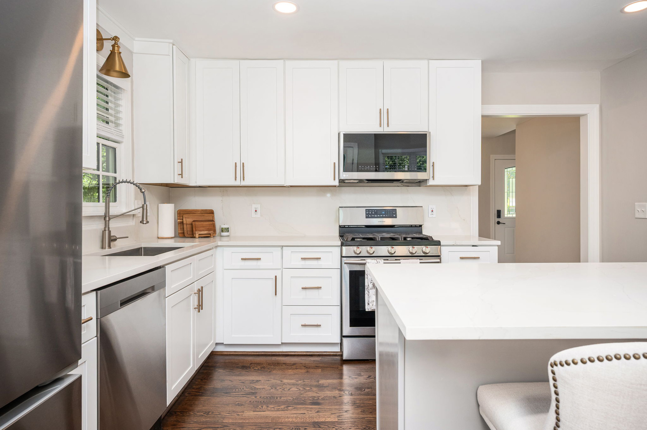  Exceptional Home Nestled on 0.83+/- Acre Picturesque Corner Lot - 物件實景