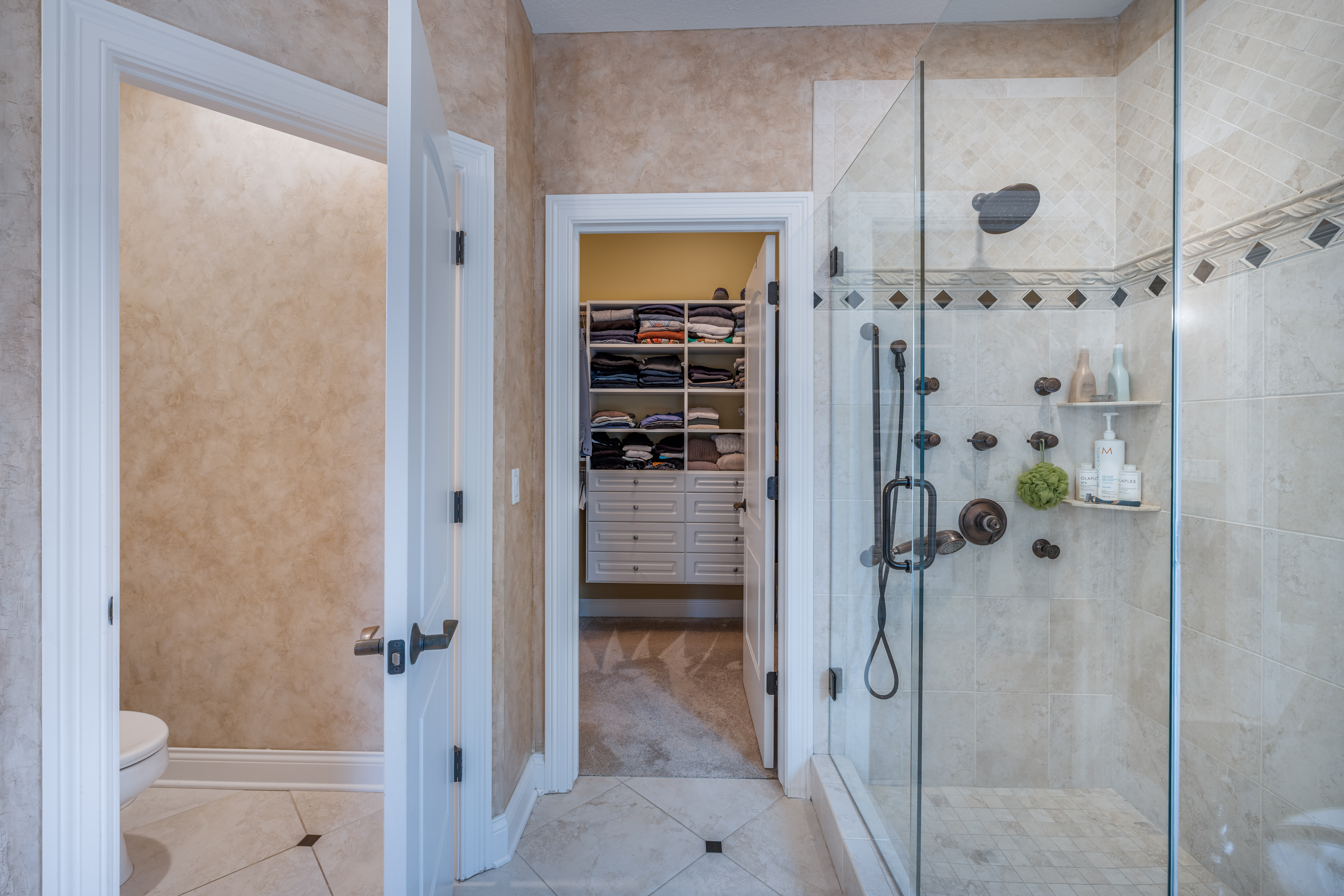 Strongsville, Ohio, 44136, United States, 4 Bedrooms Bedrooms, ,5 BathroomsBathrooms,Residential,For Sale,1988624