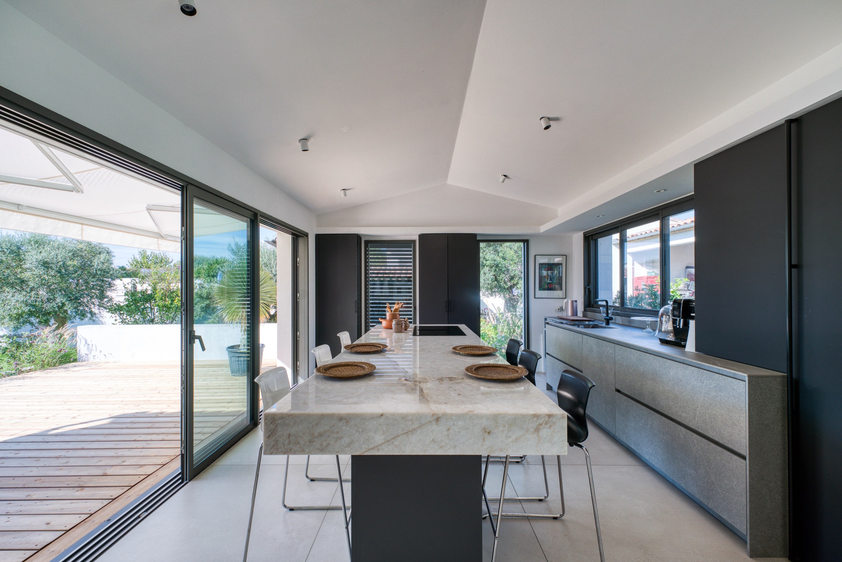 Elegant Contemporary Home with Pool - 物件實景