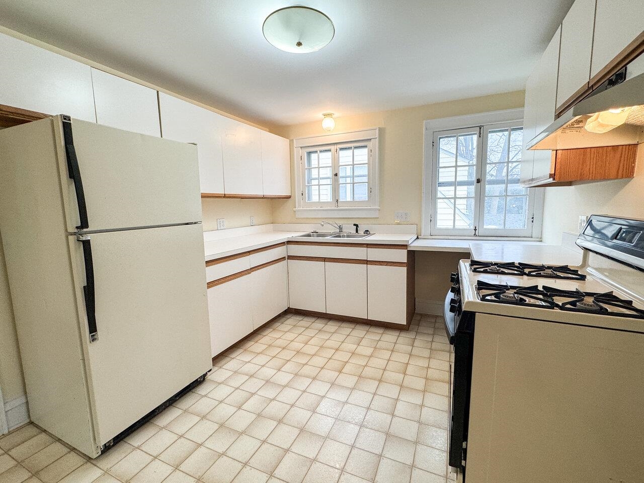 Burlington, Vermont, 05401, United States, 6 Bedrooms Bedrooms, ,2 BathroomsBathrooms,Residential,For Sale,1729174