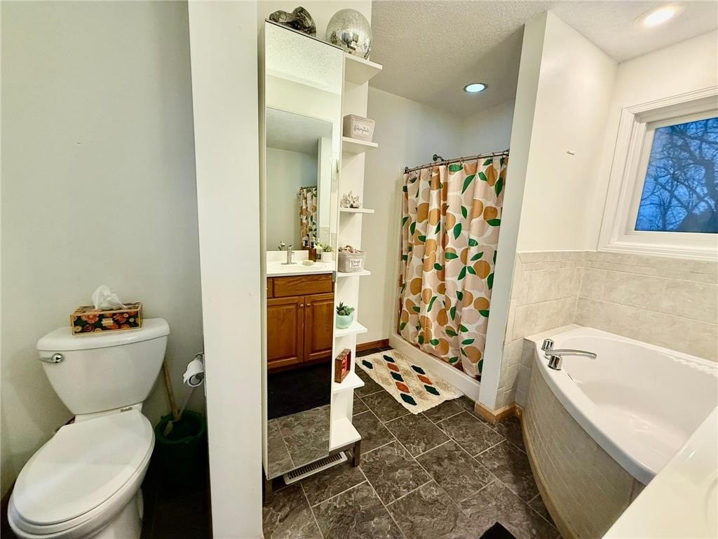 Alexandria Twp, Minnesota, 56308, United States, 5 Bedrooms Bedrooms, ,2 BathroomsBathrooms,Residential,For Sale,2036920
