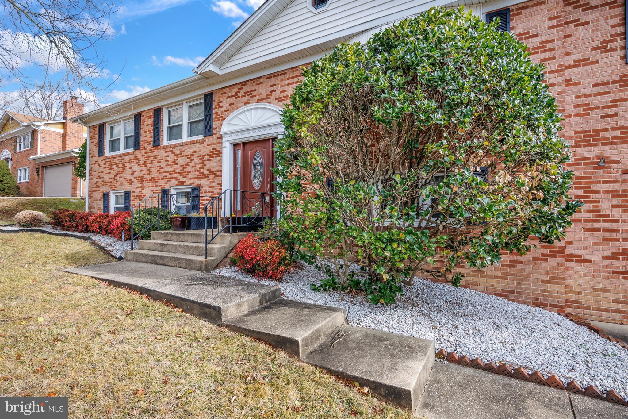 Clinton, Maryland, 20735, United States, 4 Bedrooms Bedrooms, ,3 BathroomsBathrooms,Residential,For Sale,2005934