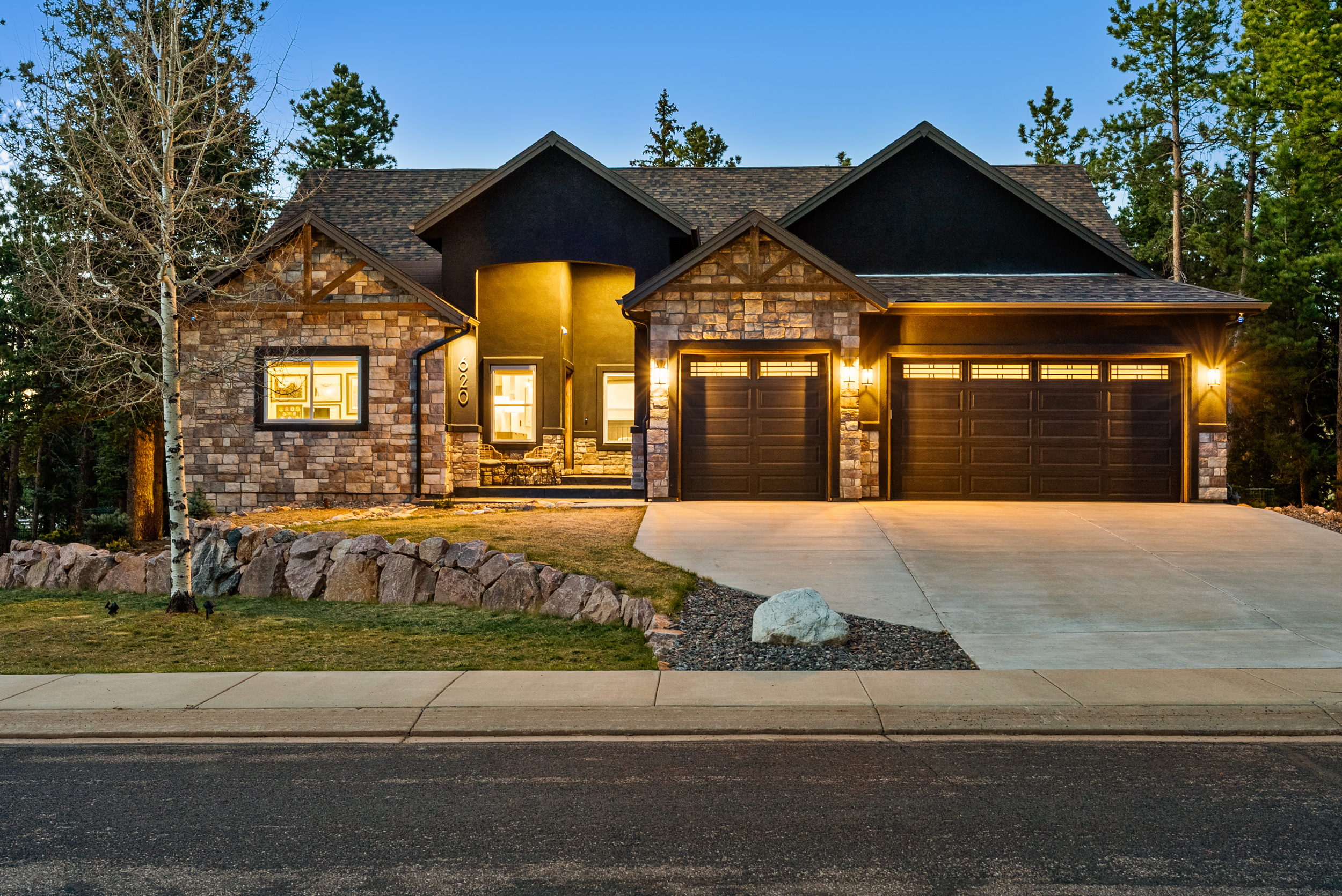  Craftsman Mountain Residence Set Among Ponderosa Pines - 物件實景
