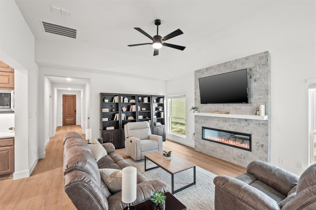 Rowlett, Texas, 75089, United States, 4 Bedrooms Bedrooms, ,3 BathroomsBathrooms,Residential,For Sale,1971322