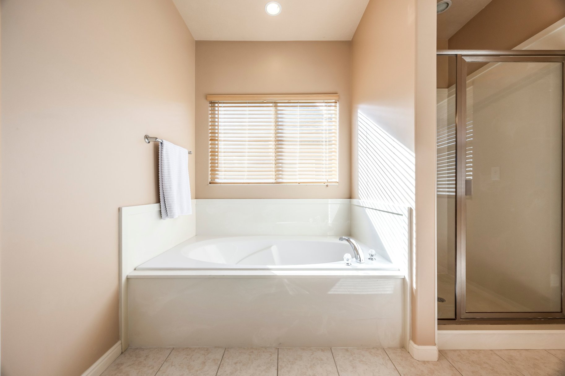  Designed for Easy Living, Upstairs & Down - 物件實景