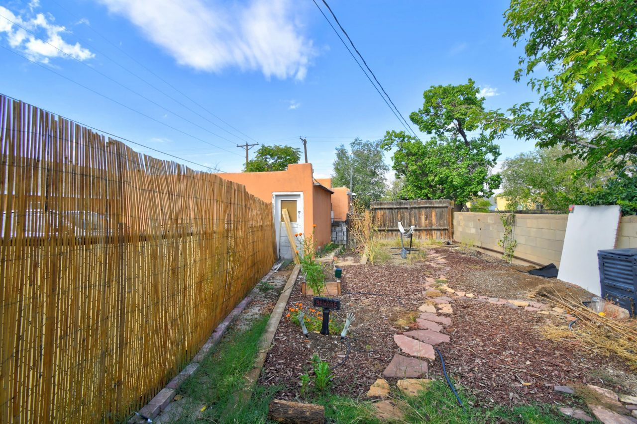 Albuquerque, New Mexico, 87106, United States, 4 Bedrooms Bedrooms, ,3 BathroomsBathrooms,Residential,For Sale,1963751